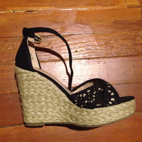 Candies size 8.5 black wedges. Never been worn!