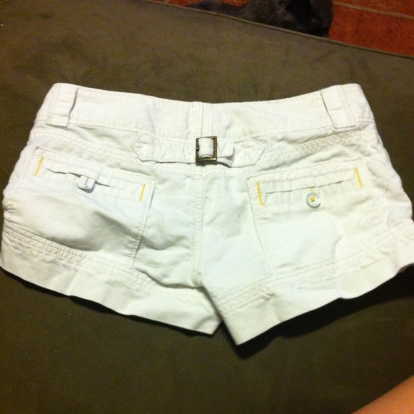White shorts - Picture 2 of 2