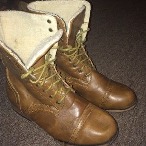 TAN/BEIGE COMBAT BOOTS!