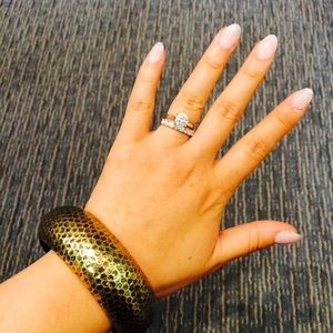 🌟Glamorous Oversized Bangle