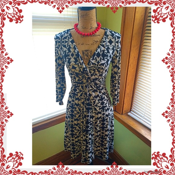🏈 🎉HP White House | Black Market Faux Wrap Dress