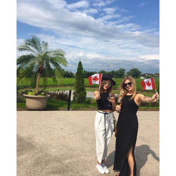 Meet your Posher, Caitlin - Picture 1 of 2