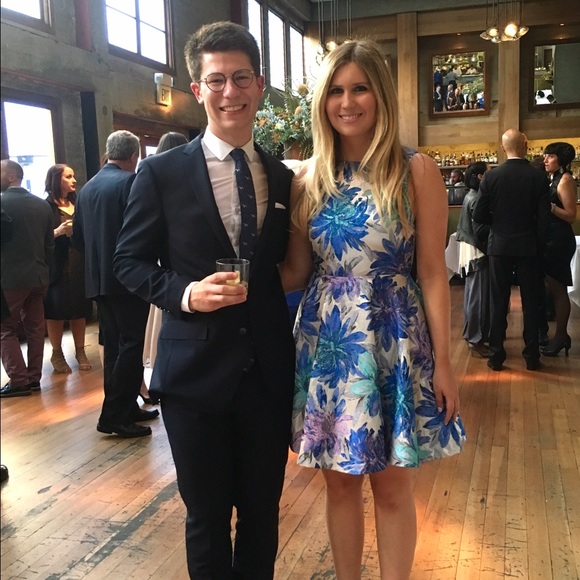 Meet your Posher, Caitlin - Picture 2 of 2