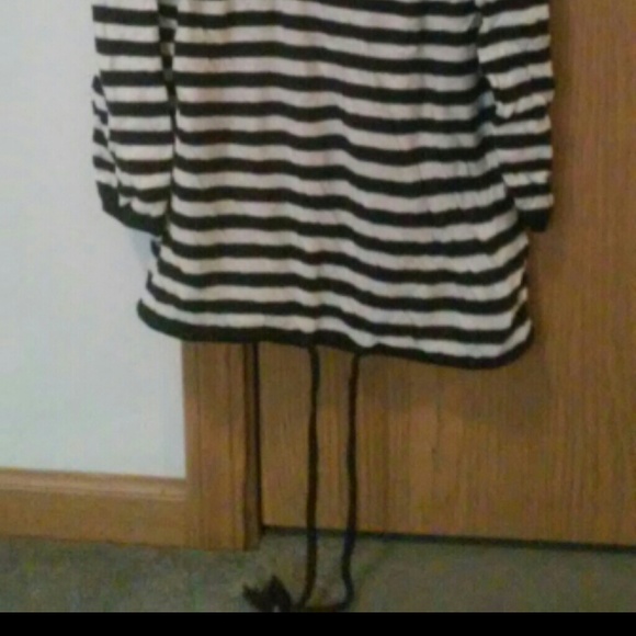 A really cute 3/4 sleeve - Picture 3 of 3