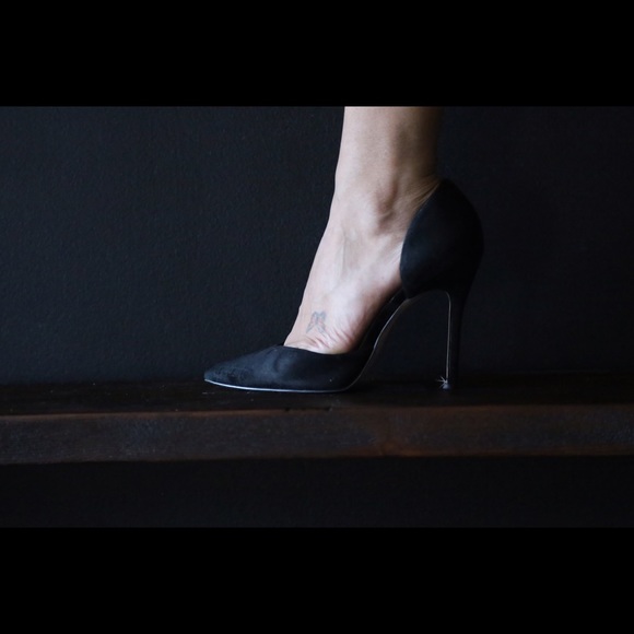 Zara black suede pump.