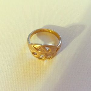 💙 NWOT LIA SOPHIA RING