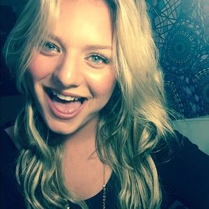 Meet your Posher, Kayla