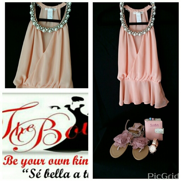 SOLD-Salmon color Pearl Accessories in Collar
