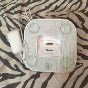 Memorex iPod charger/speakers