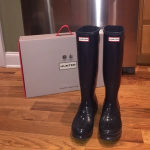 Tall adjustable hunter boots