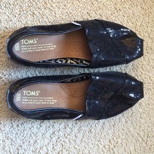 Black glittery toms