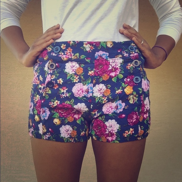 Mid rise floral sailor shorts