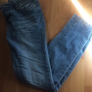 🌺 Light Washed Jeans