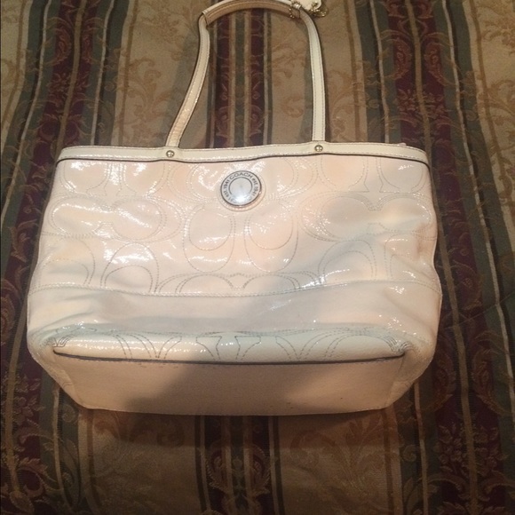 Medium coach tote