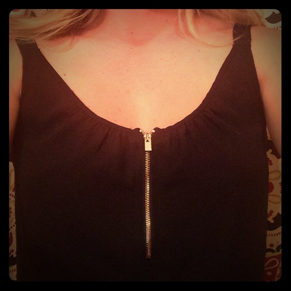 Black zip tank