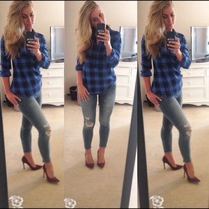 Distressed Cropped Blue Jeans