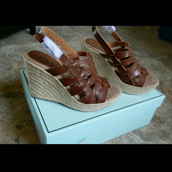 NWT Mia Wedge Sandals