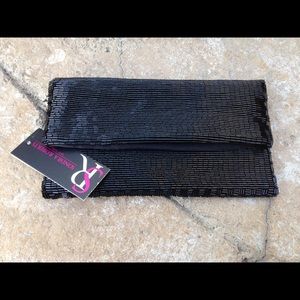 Sondra Roberts clucth