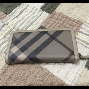 AUTHENTIC BURBERRY SMOKED CHECK WALLET