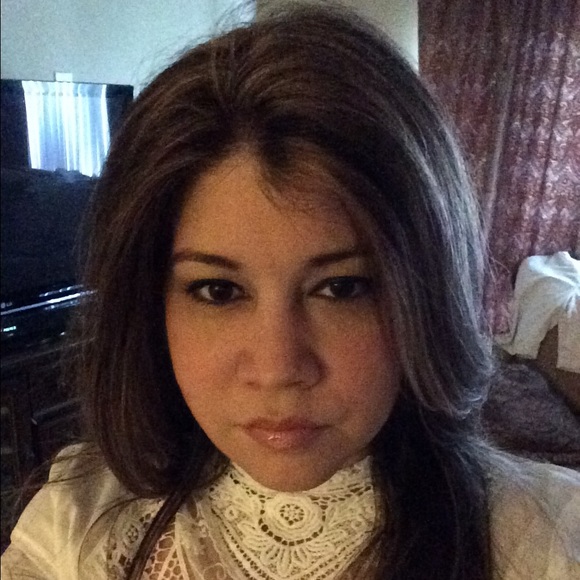 Meet your Posher, Elizabeth - Picture 4 of 4