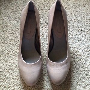 Nude banana republic heels