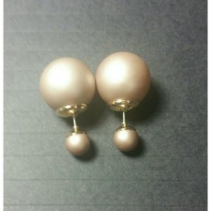 Mise en Dior design double pearl earrings