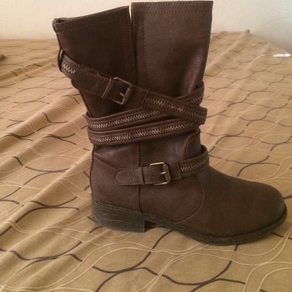 Brown bamboo boots , barely worn ! 📦 Last day