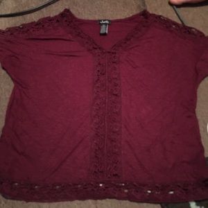 Burgundy lace trim kinda crop