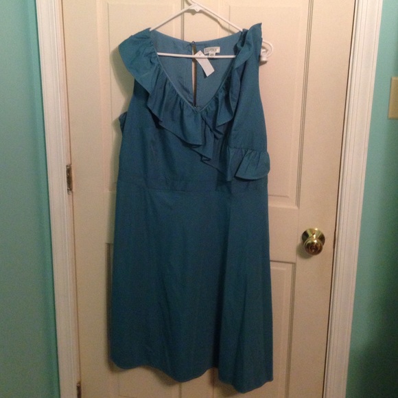 Dress with cross over ruffle