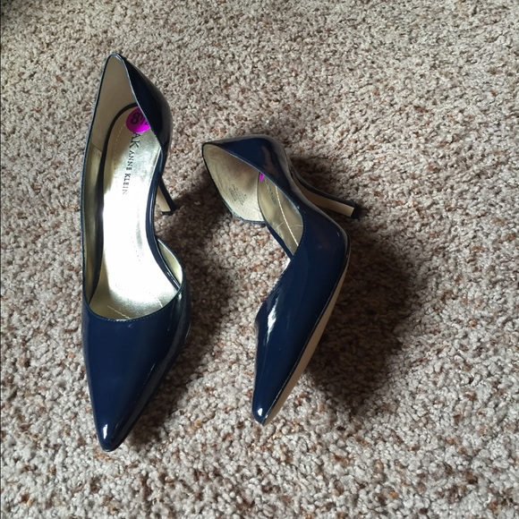 NWOT Anne Klein Navy Patent Leather Heels - Picture 2 of 4