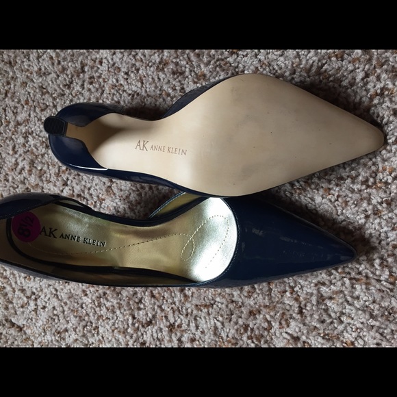 NWOT Anne Klein Navy Patent Leather Heels - Picture 4 of 4