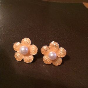 Flower Earrings with pearl center.