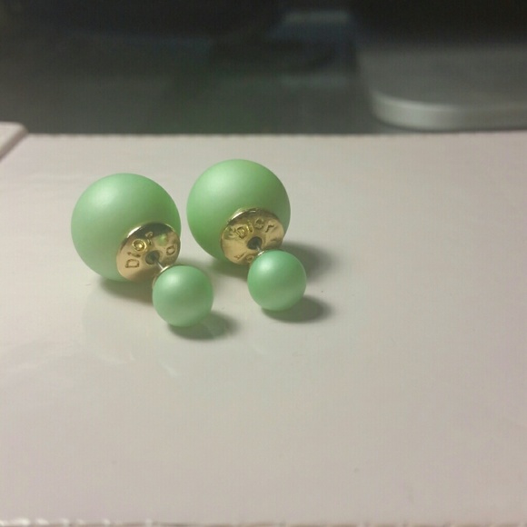 Mise en Dior design double pearl earrings