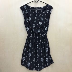 Super cute peekaboo back dress!