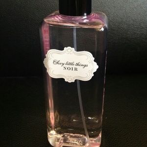 ISO noir sexy little thing