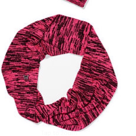 ugg ladies hat/scarf set ugg ladies hat/scarf set