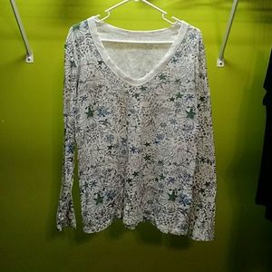 Arizona jean company- v-neck top