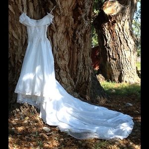 Beautiful size 16 wedding dress