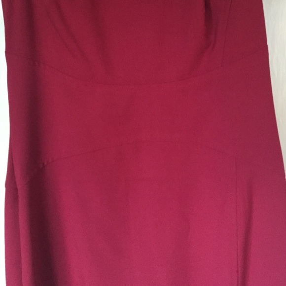 Red sleeveless dress. - Picture 2 of 3