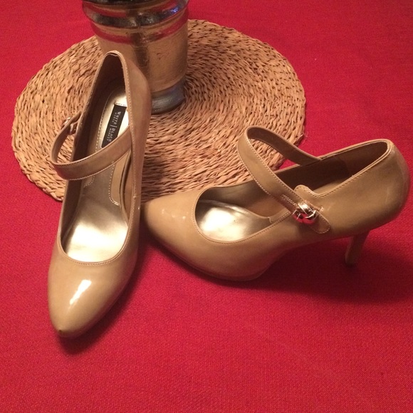 Size 9 White House Black Market nude heels.