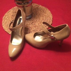 Size 9 White House Black Market nude heels.