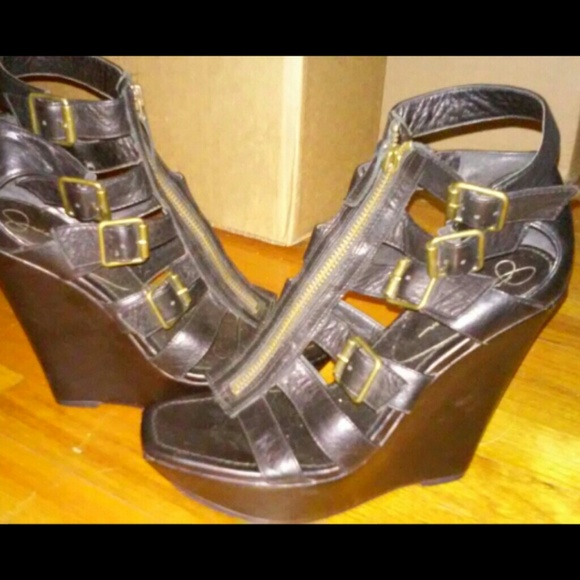 Classic wedge heel