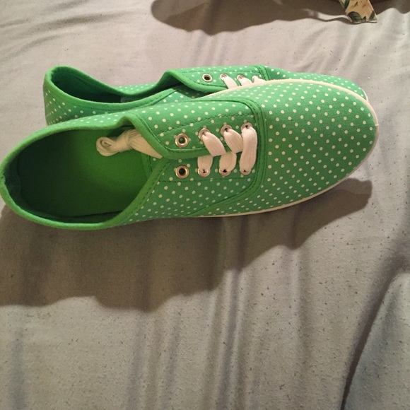 Green polka dot sneaker