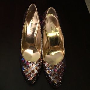 Multicolored sequin pumps (NWOT)