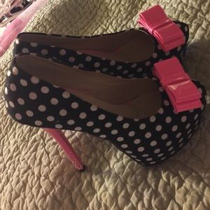 SEXY POLKA DOT HEELS
