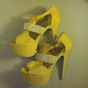 Mustard Shoedazzle shoes