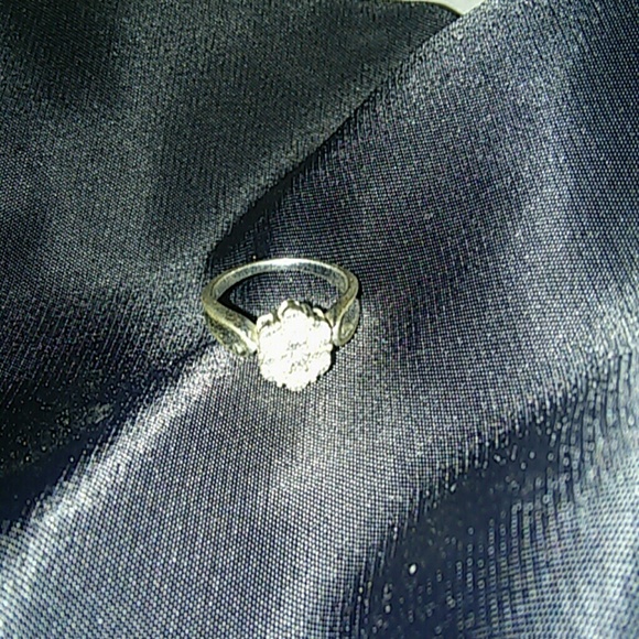 Silver flower ring - Picture 2 of 3