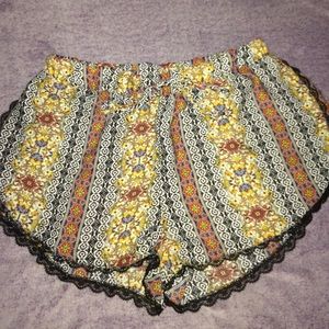 Cute shorts / size L / $15 / wore nomore than once
