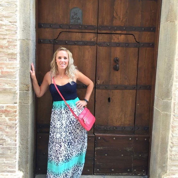 Meet your Posher, Jessica - Picture 2 of 2