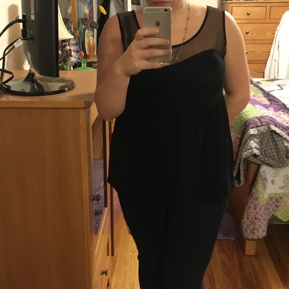 INACTIVE Black flowing blouse. MAKE AN OFFER!👍